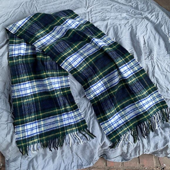 100% CASHMERE Plaid SCARF Made In SCOTLAND Nwot  12" x 54" - Picture 1 of 3